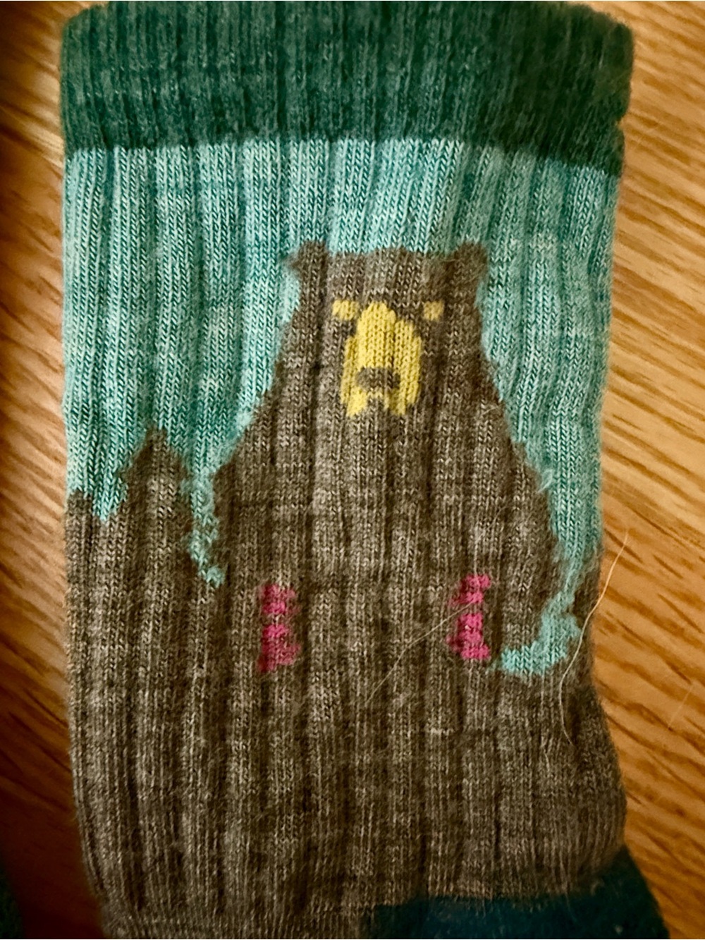 Darn Tough Women's Crew Socks with Bear design (merino) - Picture 2 of 6